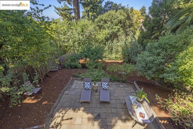 1398 Scenic Ave, Berkeley CA: https://media.crmls.org/mediaz/43b9b817-8a38-42b7-962e-9462f387bd9e.jpg