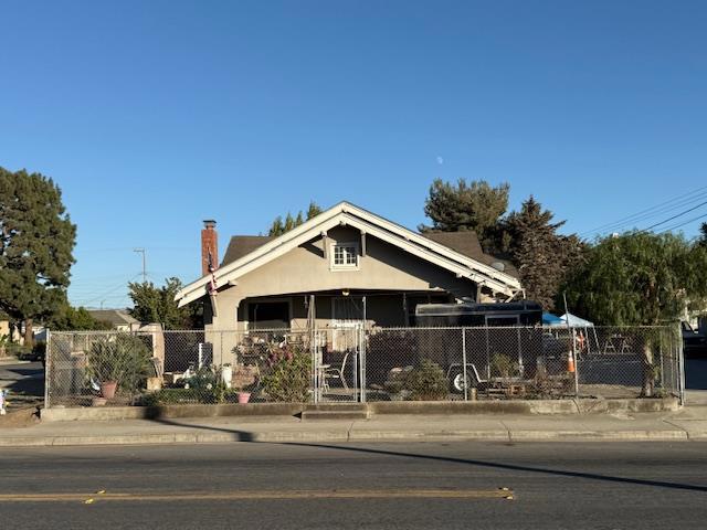 1391 State Street,  CA: https://media.crmls.org/mediaz/43b9bec0-6f84-4cba-89d9-107d8db7b750.jpg