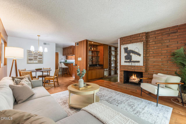 5766 Briartree Drive, La Canada Flintridge CA: https://media.crmls.org/mediaz/43b9d578-4ccb-4c29-a10f-1b41d8d42b49.jpg
