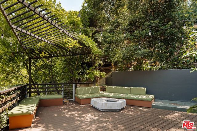 3990 Clayton Avenue, Los Angeles CA: https://media.crmls.org/mediaz/43b9ec6a-4554-45f2-ba43-8c270e68ba92.jpg