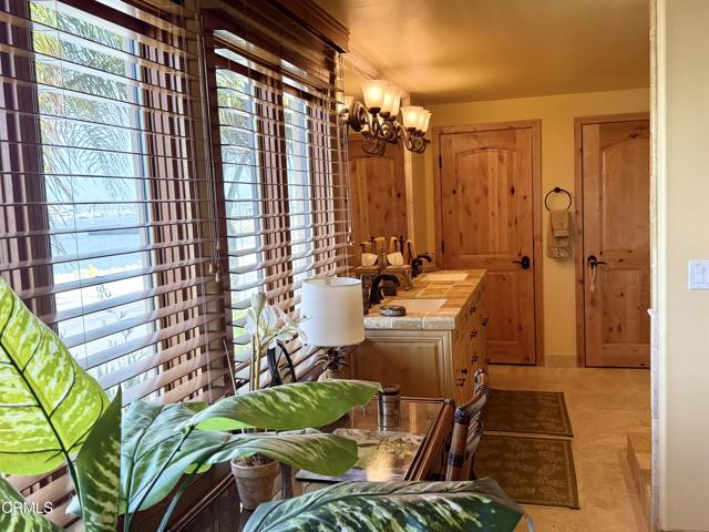 268 Sunset Drive, Oxnard CA: https://media.crmls.org/mediaz/43baf30b-ac04-4eae-89af-5219a60e6ec3.jpg