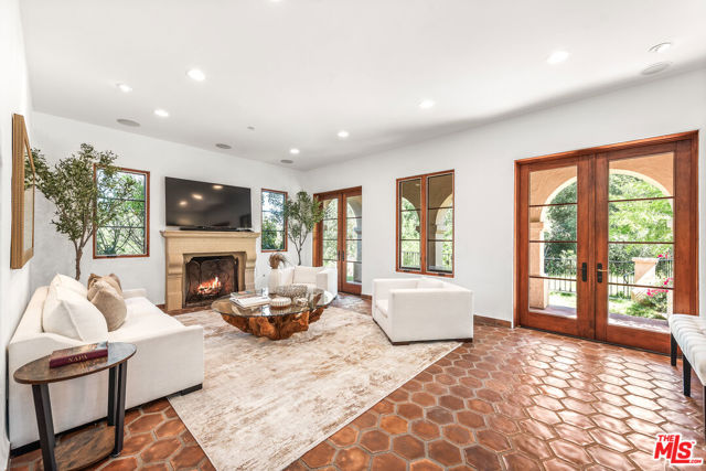 5850 Lapworth Drive, Agoura Hills CA: https://media.crmls.org/mediaz/43bb100a-ed13-419f-a9f9-6a60bd23c7f2.jpg