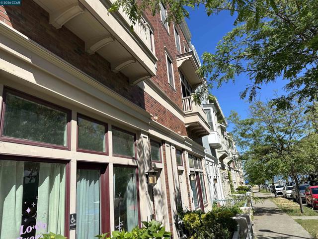 Image 8 of 30 For 2144 Railroad Ave