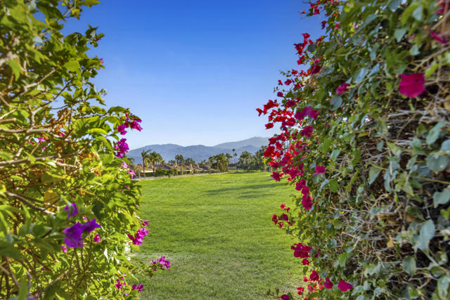 86 N Kavenish Drive, Rancho Mirage CA: https://media.crmls.org/mediaz/43bbae1b-cce7-4596-9d05-4515ea07c97f.jpg