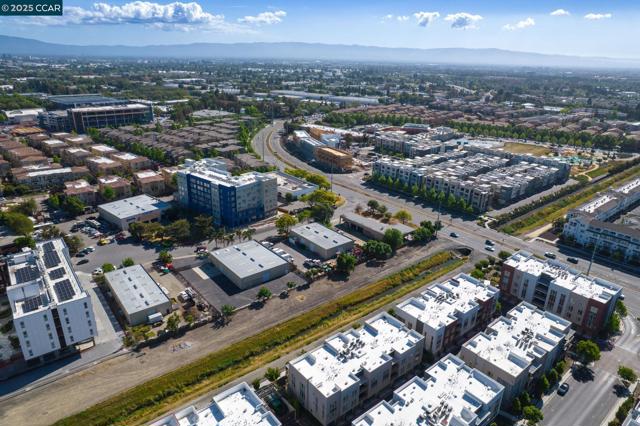 320 Riesling Ave, Milpitas CA: https://media.crmls.org/mediaz/43bc0594-12f3-4623-b9da-77648169d2fb.jpg