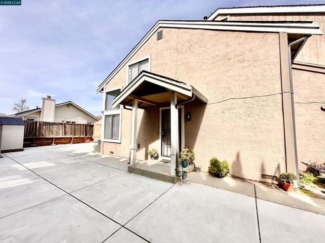4301 Beechnut Ln, Oakley CA: https://media.crmls.org/mediaz/43bc2f5b-82ae-4b72-9f16-d25f89f32421.jpg