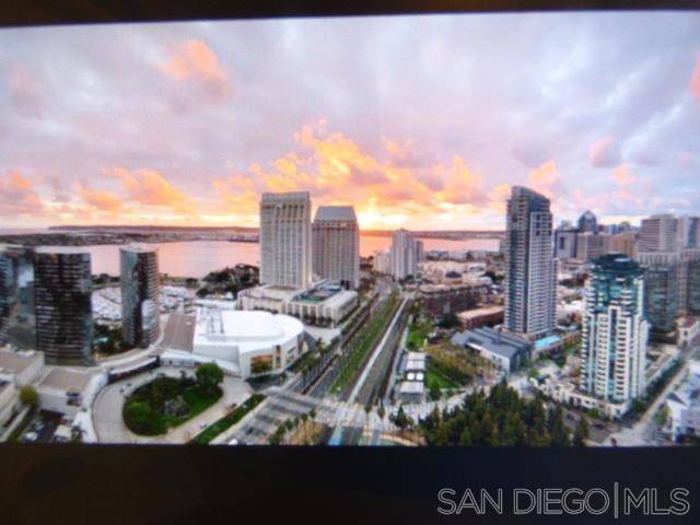 100 Harbor Dr, San Diego CA: https://media.crmls.org/mediaz/43bc5908-fad6-4a8e-a7c0-605ce4f531bc.jpg