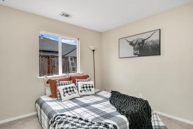 1218 Fetzer Ln, Oakley CA: https://media.crmls.org/mediaz/43bcb215-ff3e-4437-9898-532554b62962.jpg