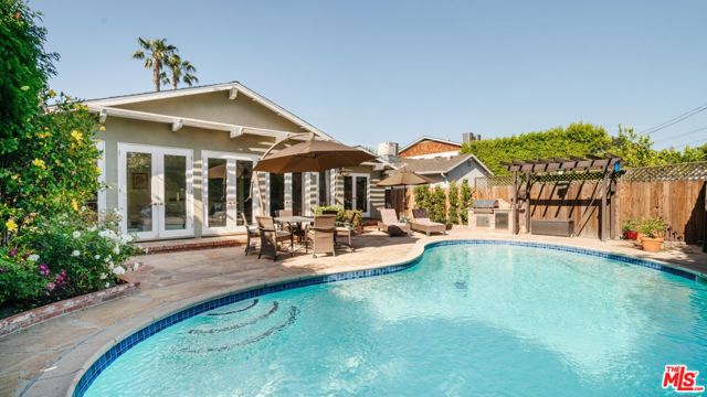 13618 ADDISON Street photo 4