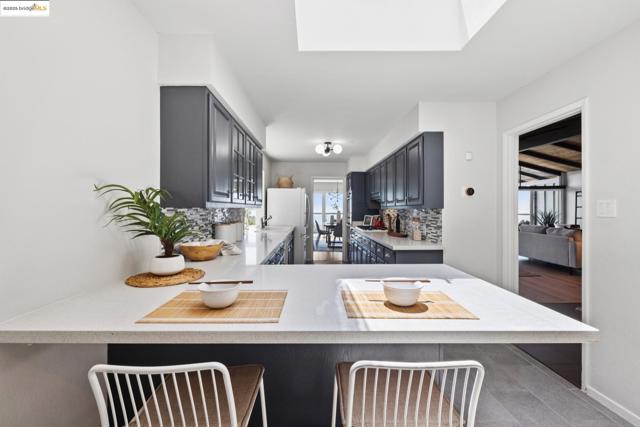5920 Ascot Dr, Oakland CA: https://media.crmls.org/mediaz/43bd5223-731a-4fb5-934d-e42176f9d201.jpg