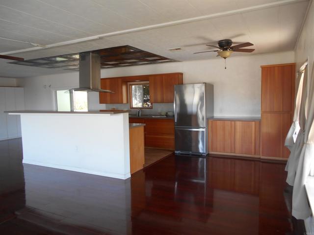 2003 Bayview Hts, San Diego CA: https://media.crmls.org/mediaz/43bdc5d2-1896-48ad-9580-2597e55e972c.jpg