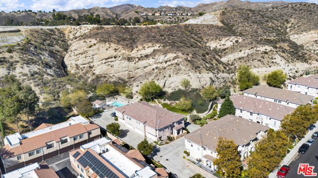 28955 Oak Spring Canyon Road, Canyon Country CA: https://media.crmls.org/mediaz/43bde585-67f2-4bc4-893d-91acd6d94548.jpg
