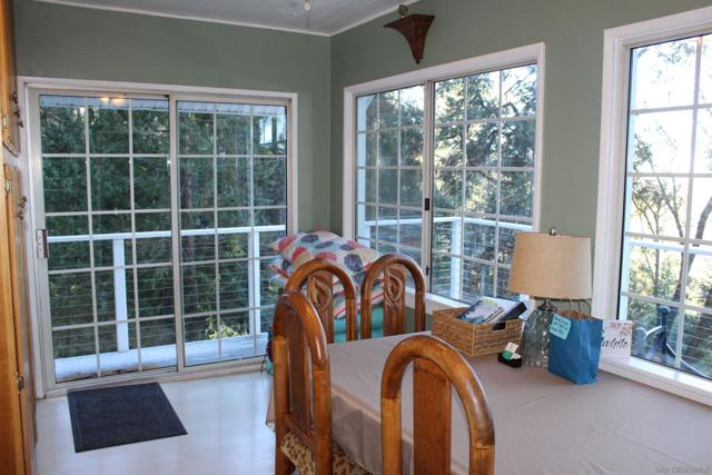23984 SKYLAND DR, Crestline CA: https://media.crmls.org/mediaz/43bdf17a-618b-4a2f-af36-6bdfd666ab6b.jpg