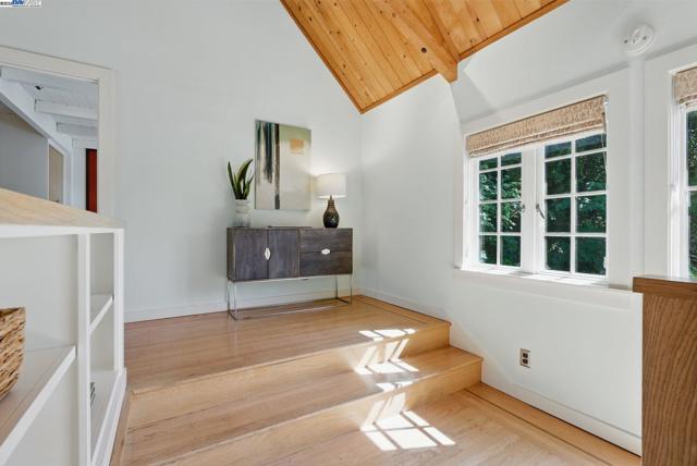 7380 Claremont Ave, Berkeley CA: https://media.crmls.org/mediaz/43bdffdd-8146-44e2-91b8-4ba60c3f8ce0.jpg