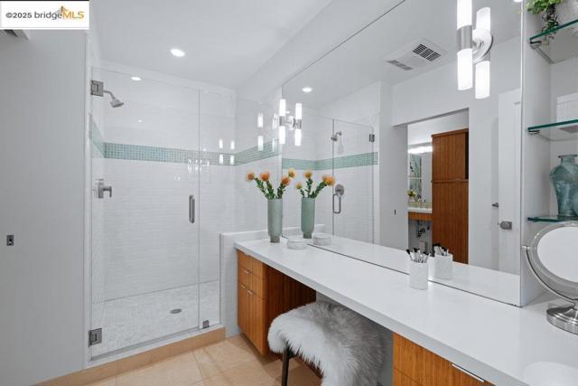 310 Pacific Ave, Piedmont CA: https://media.crmls.org/mediaz/43be0877-74d5-457b-a428-dc2bf75e042d.jpg