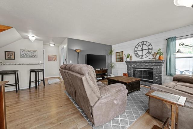 441 Tierra Del Sol, Hollister CA: https://media.crmls.org/mediaz/43be2aa0-586b-4b31-a744-99a30eb3d5af.jpg