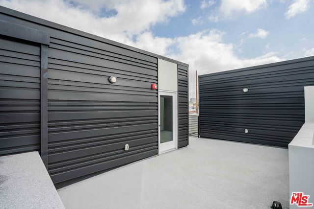 1729 S Barrington Avenue, Los Angeles CA: https://media.crmls.org/mediaz/43be4611-3fae-44ec-99d2-456d9a9b0fe4.jpg