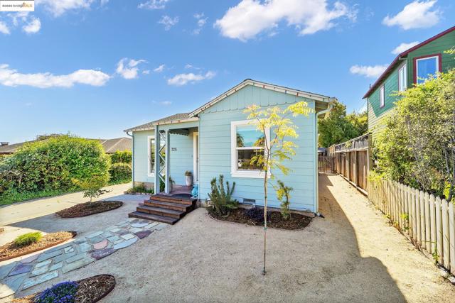 725 Trevethan Ave, Santa Cruz CA: https://media.crmls.org/mediaz/43be52fb-7ecd-4337-8353-82352b822554.jpg