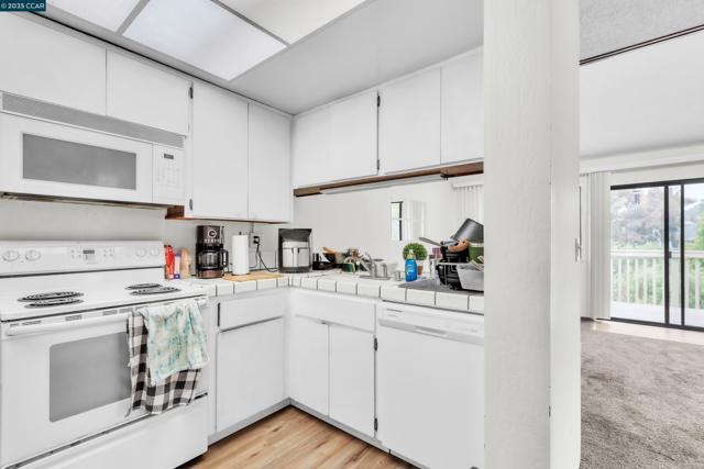 138 Farallon Ct, Aptos CA: https://media.crmls.org/mediaz/43bed675-c238-4504-8e81-30eaff781647.jpg