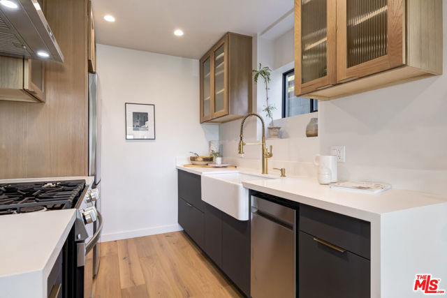 3404 Glenalbyn Drive, Los Angeles CA: https://media.crmls.org/mediaz/43bf319d-07c1-4434-86c3-4fcb6abec3d7.jpg
