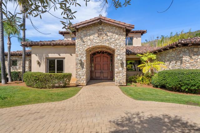 Detail Gallery Image 3 of 67 For 2428 Catalina Ave, Vista,  CA 92084 - 5 Beds | 5/1 Baths