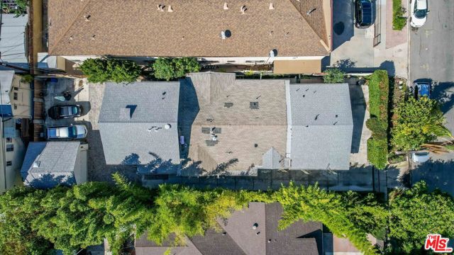 4848 Oakwood Avenue, Los Angeles CA: https://media.crmls.org/mediaz/43bfd931-fef4-4171-b55f-5e7fab1f3f3f.jpg