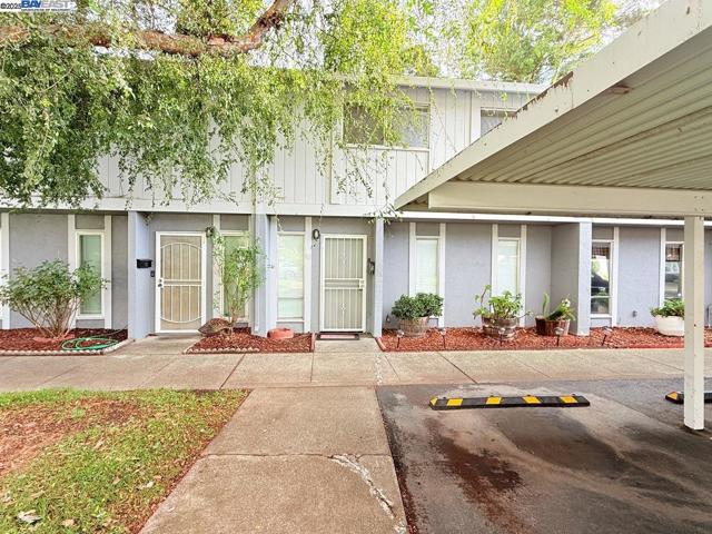 68 El Toro Ct, Fairfield CA: https://media.crmls.org/mediaz/43bfdbd0-65e0-48b8-91bd-e5fe0060476e.jpg