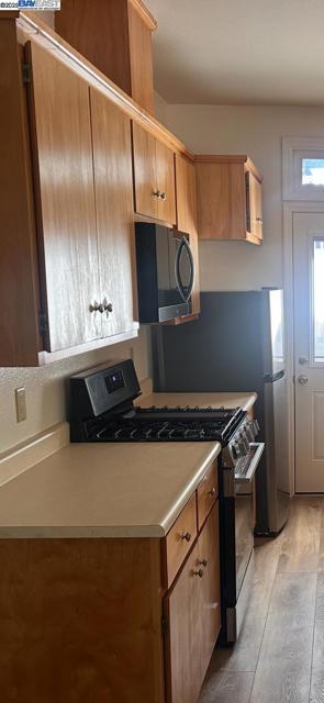 426 Piper St, Healdsburg CA: https://media.crmls.org/mediaz/43c07a44-f78b-418c-9b83-17e477764fa3.jpg