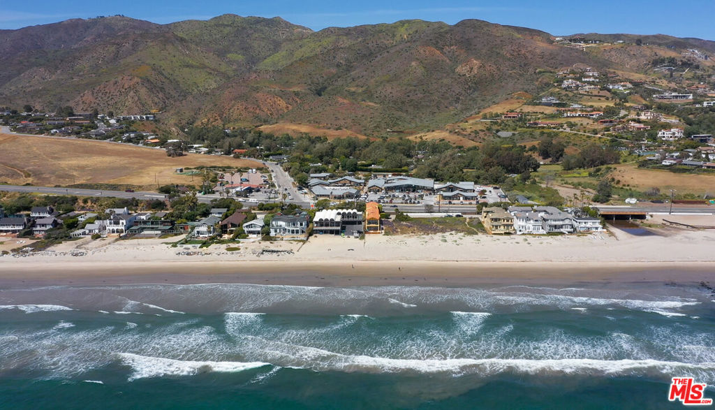 https://media.crmls.org/mediaz/43c1c2e2-b0cd-4745-96fe-9dc693eed109.jpg?preset=X-Large