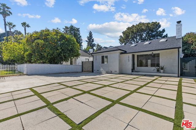 15153 La Maida Street, Sherman Oaks CA: https://media.crmls.org/mediaz/43c1ffb3-7de4-48c9-8b35-dfc17d46a200.jpg