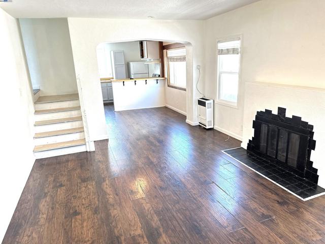 1933 103rd. Ave., Oakland CA: https://media.crmls.org/mediaz/43c2078d-f48c-476c-baf5-f6002cfc9a0e.jpg