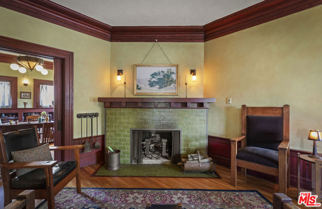 2102 W 24th Street, Los Angeles CA: https://media.crmls.org/mediaz/43c269f0-c66e-41f7-bc33-62dfccd7b3e6.jpg