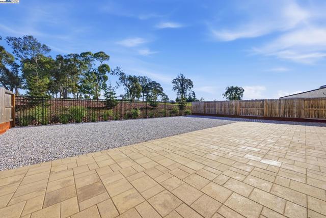 4158 Markovich Ct, Richmond CA: https://media.crmls.org/mediaz/43c2ae3f-5205-4983-8969-3071fe2299d0.jpg