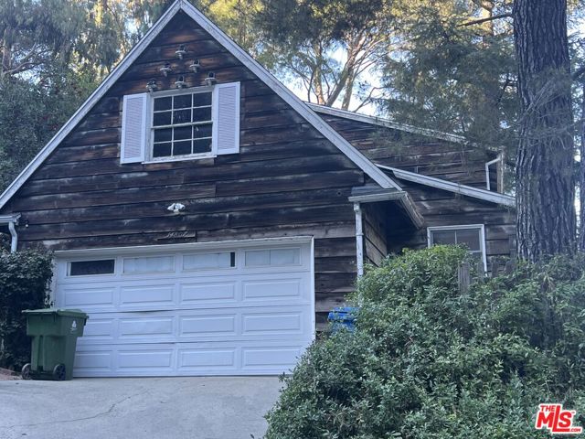 14807 Round Valley Drive, Sherman Oaks CA: https://media.crmls.org/mediaz/43c2b202-dc24-411f-b4af-be6de519cc71.jpg