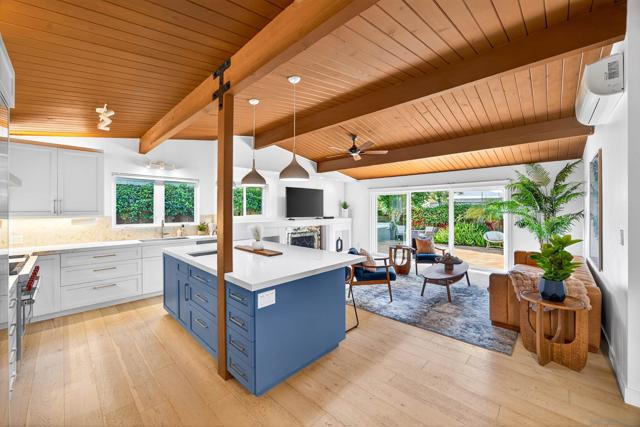 660 Cabrillo Ave, Coronado CA: https://media.crmls.org/mediaz/43c325f1-73d0-4097-999a-8ba050a34278.jpg