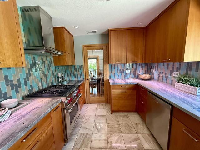6291 Calle Fuego, Pleasanton CA: https://media.crmls.org/mediaz/43c397a5-1eff-4c9a-acc0-400f24364c18.jpg
