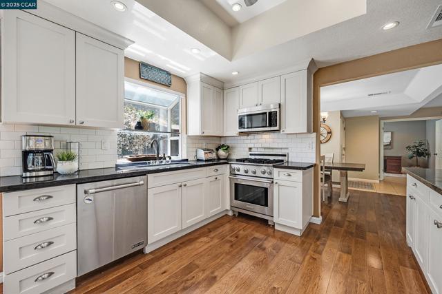 60 Rainbow Cir, Danville CA: https://media.crmls.org/mediaz/43c39bd1-ebd0-4d50-8955-b5dbc49915e6.jpg