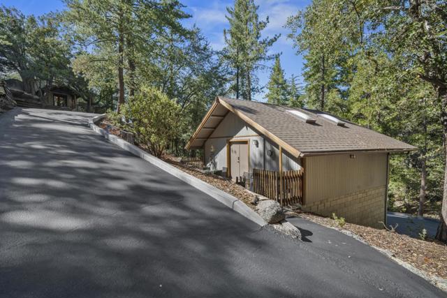 54789 Wildwood Drive, Idyllwild CA: https://media.crmls.org/mediaz/43c3a367-b2b9-4cb7-b49e-fdf334926358.jpg