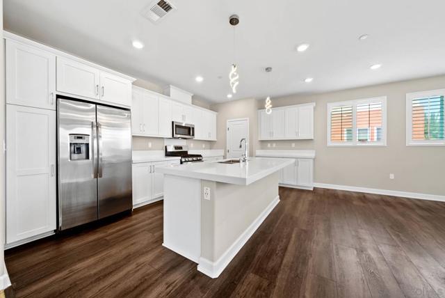 1956 Infinity Lane, Chula Vista CA: https://media.crmls.org/mediaz/43c406af-61db-4770-a93c-f1712e7b2446.jpg