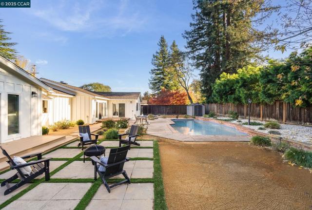 115 Camino Encanto, Danville CA: https://media.crmls.org/mediaz/43c48763-72d3-4692-8584-b17d3402987e.jpg