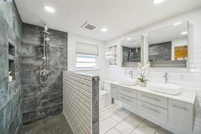 2740 Mohawk Cir, San Ramon CA: https://media.crmls.org/mediaz/43c4f4f7-a599-4fba-a768-cb3aed8b1ef6.jpg