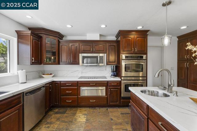 2302 Royal Oaks Dr, Alamo CA: https://media.crmls.org/mediaz/43c58f2f-0a8f-4775-885a-eda4c8df87ac.jpg