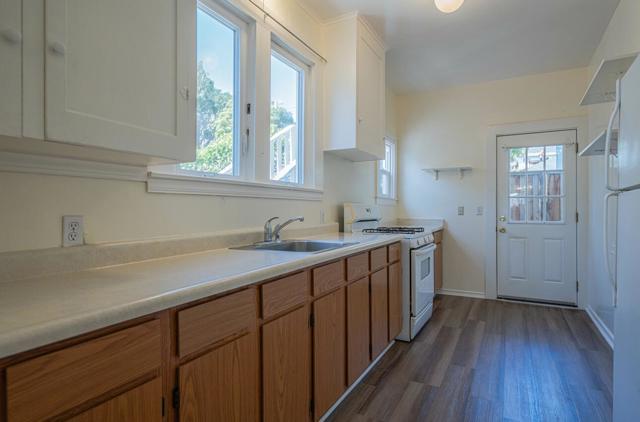 206 Cypress Avenue, Pacific Grove CA: https://media.crmls.org/mediaz/43c593b2-411f-4da4-9868-25f5e443def5.jpg