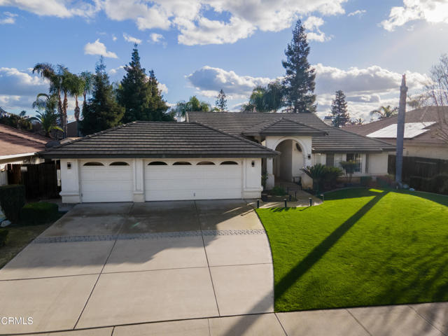 Detail Gallery Image 3 of 36 For 10103 Wentworth Ct, Bakersfield,  CA 93311 - 3 Beds | 2 Baths