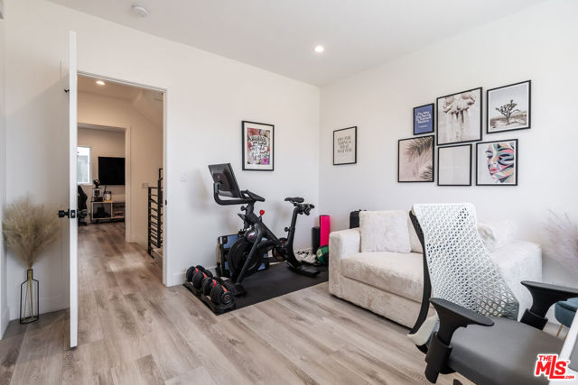 4912 S Centinela Avenue, Los Angeles CA: https://media.crmls.org/mediaz/43c62842-3c03-4472-802e-4853e6048f35.jpg