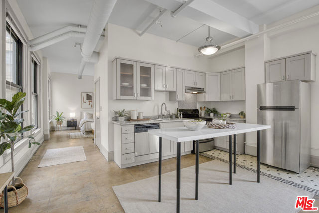 108 W 2nd Street, Los Angeles CA: https://media.crmls.org/mediaz/43c62ee7-071b-4ab5-810f-49e99ac09926.jpg