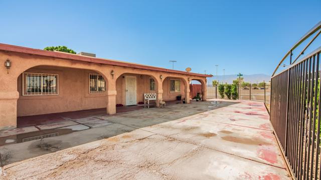 87329 Main St Street, Thermal CA: https://media.crmls.org/mediaz/43c62f86-ed31-40c7-84a4-e88c65800fe6.jpg