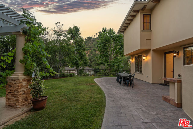3697 Benedict Canyon Lane, Sherman Oaks CA: https://media.crmls.org/mediaz/43c63468-e4eb-43f8-8dd2-b1bb033250fc.jpg