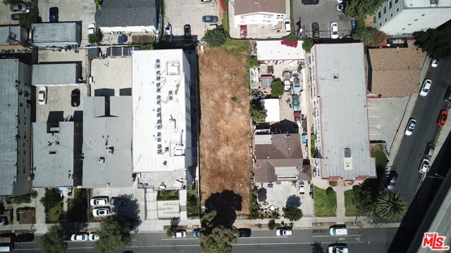 553 N Heliotrope Drive, Los Angeles CA: https://media.crmls.org/mediaz/43c67c6b-cc21-4edc-95ba-ec39bdc9ee28.jpg
