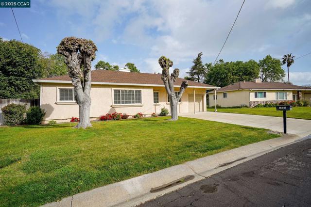 1551 Orange Street, Concord CA: https://media.crmls.org/mediaz/43c6d7f3-d336-43e2-9f6e-ed5f4a217bd6.jpg